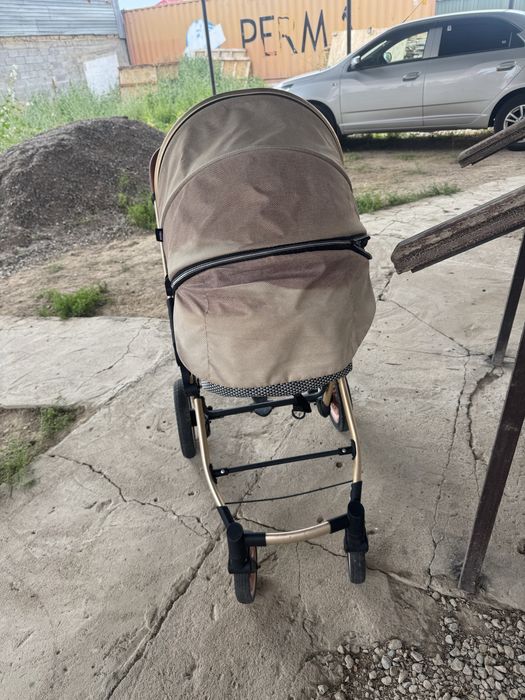 Коляска детская бежевый цвет