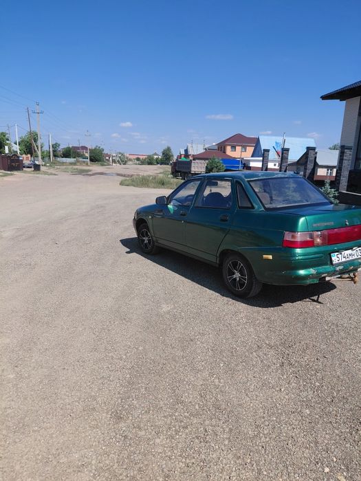 Автомобиль ВАЗ 21100