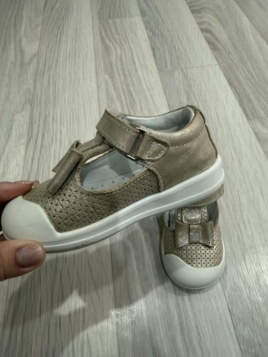 Продам детские сандали