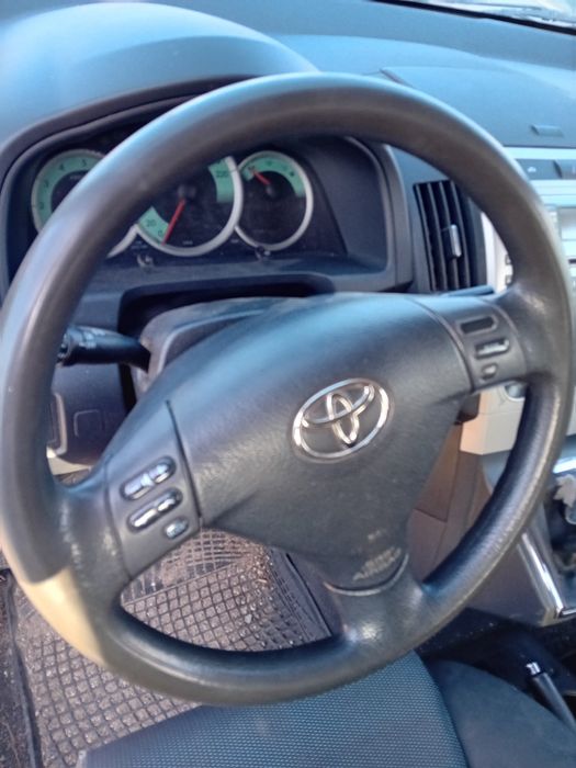 Toyota Corolla Verso 2007 година 2000 дизел