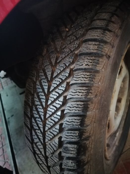 Продавам Голф3 1.6 на части.