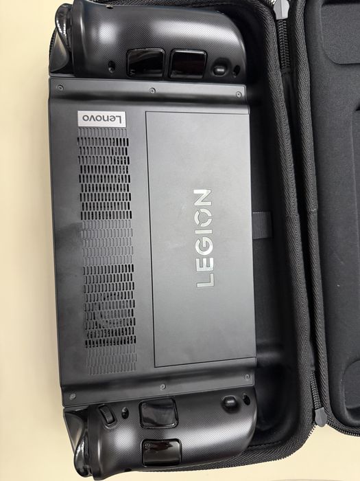 Lenovo Legion Go с гаранция до 25.12.2026 г и Докинг станция