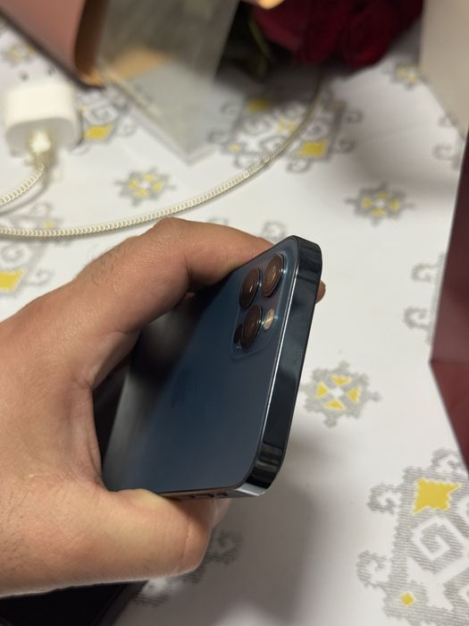 Продам айфон 12про