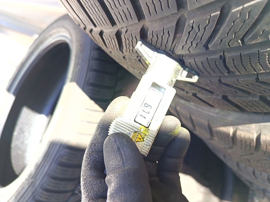 Anvelope MS iarna 235 35 18 continental 2023 5.8-6.7mm