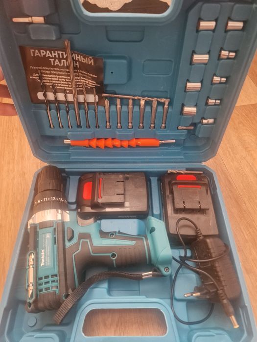Шуруповерт в кейсе