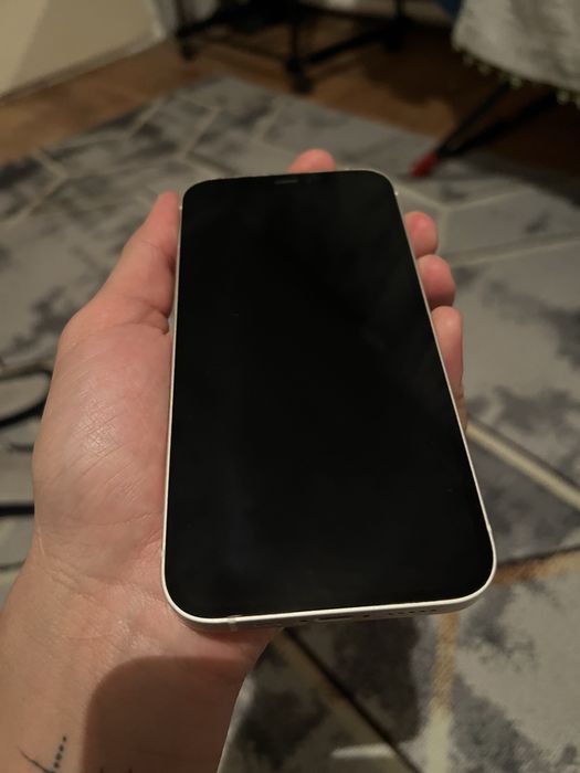 Продаю Iphone 12