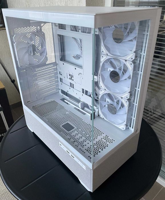 Carcasa Sharkoon AK7 ARGB White ca noua