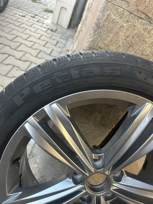 Зимна гума 215/50/18