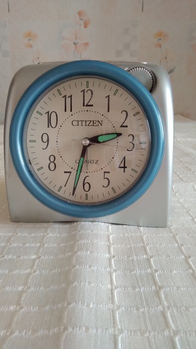 Раритетные часы настольные и наручные.