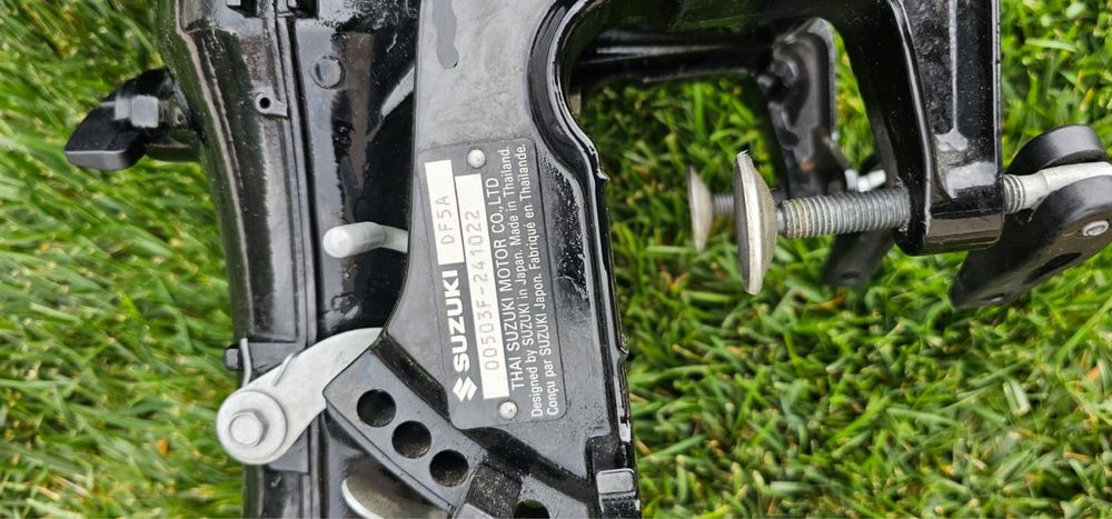 Barca gonflabila cu motor