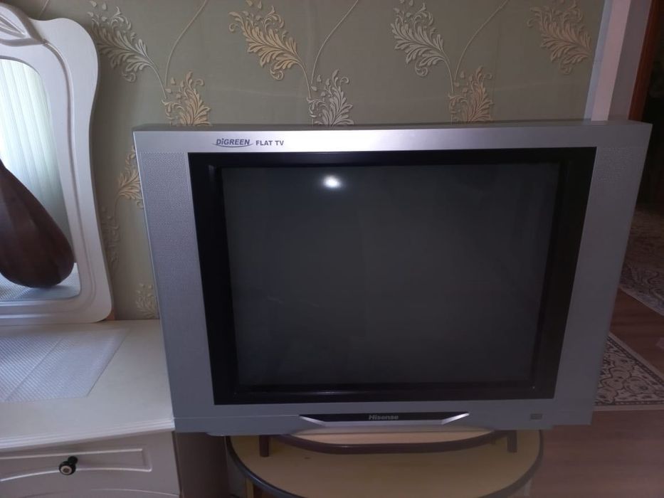 Телевизер работает(минус нету)