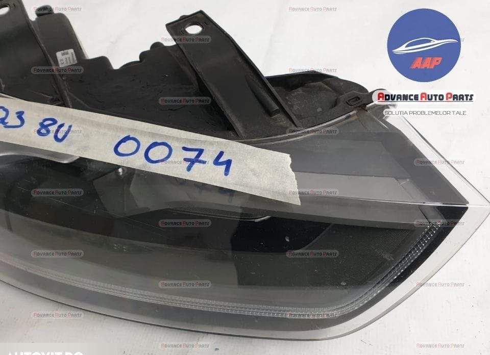 Фар дясно - оригинален халогенен, в добро състояние Ауди / Audi Q3 8U