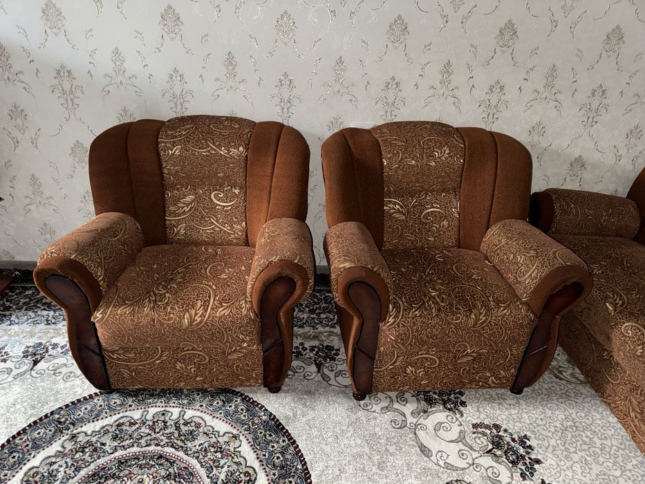 Кресло, диван сотилади