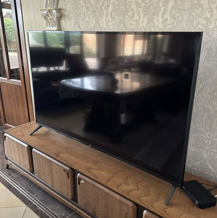 Продам Большой Смарт Тв Оригинал LG