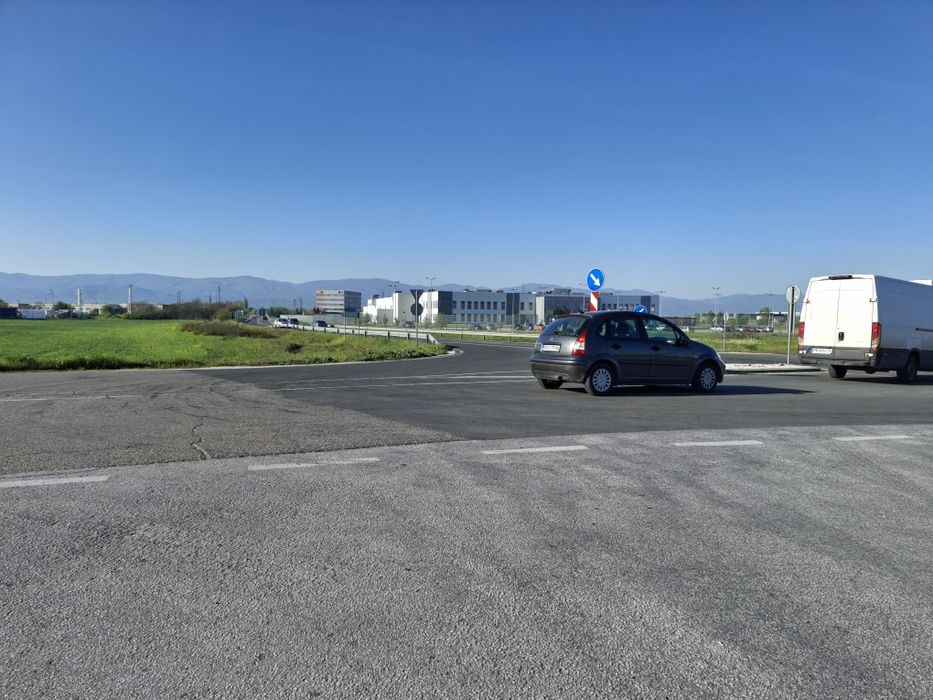 Парцел 2ра линия на главен път