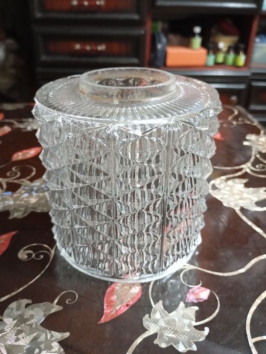 Продаю плафоны и светильник