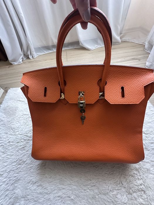 Poseta  de mana , noua din piele