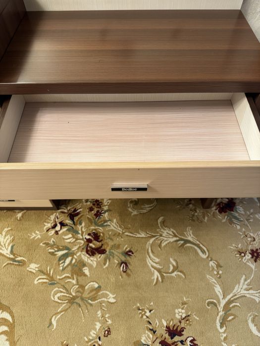 Трюмо с зеркалом - фабричный Китай