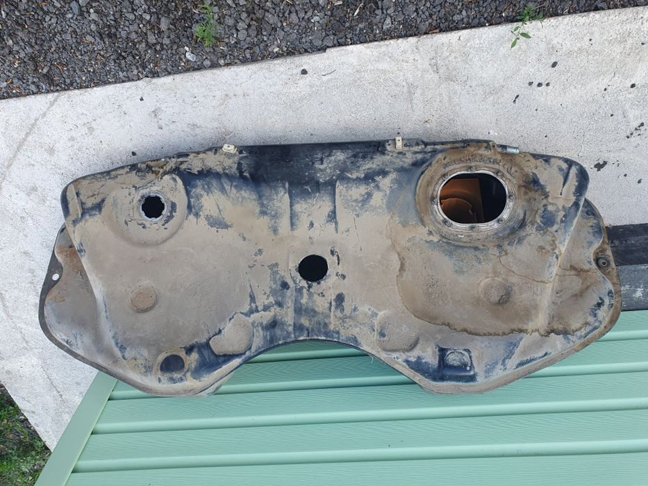 Бак от бмв е 38 под ремонт