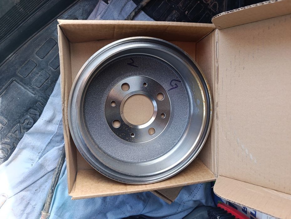 Продается амортизатор и барабан чугун