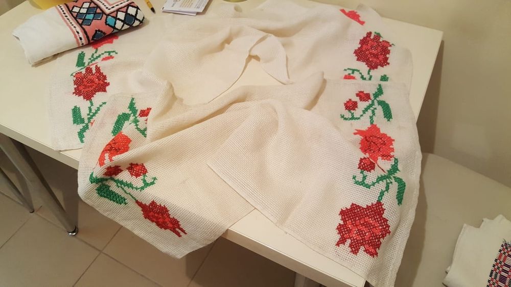 Fata de masa si prosoape traditionale + perne decor