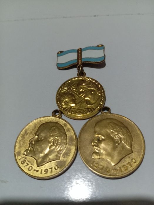 Продаётся медаль материнства и медаль ленина