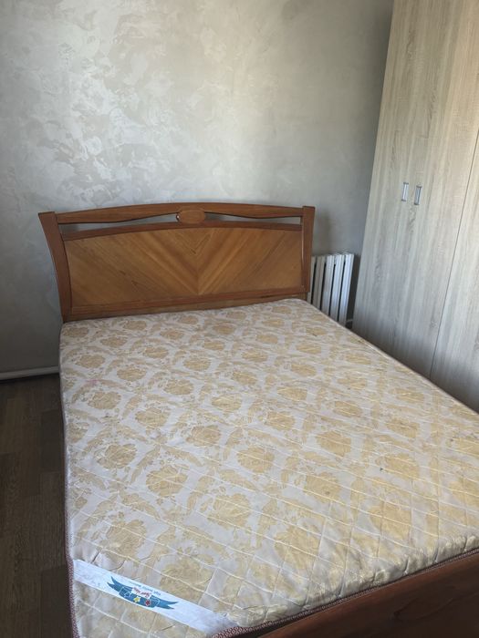 Кровать с матрасом