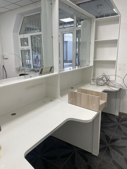 Mebel vitrina sotiladi