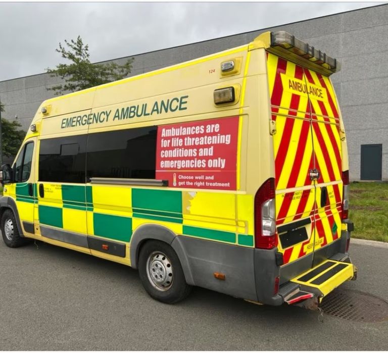 Dezmembrez Citroen jumper ambulanță