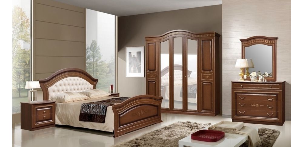 Продам шкаф , комод с зеркалом