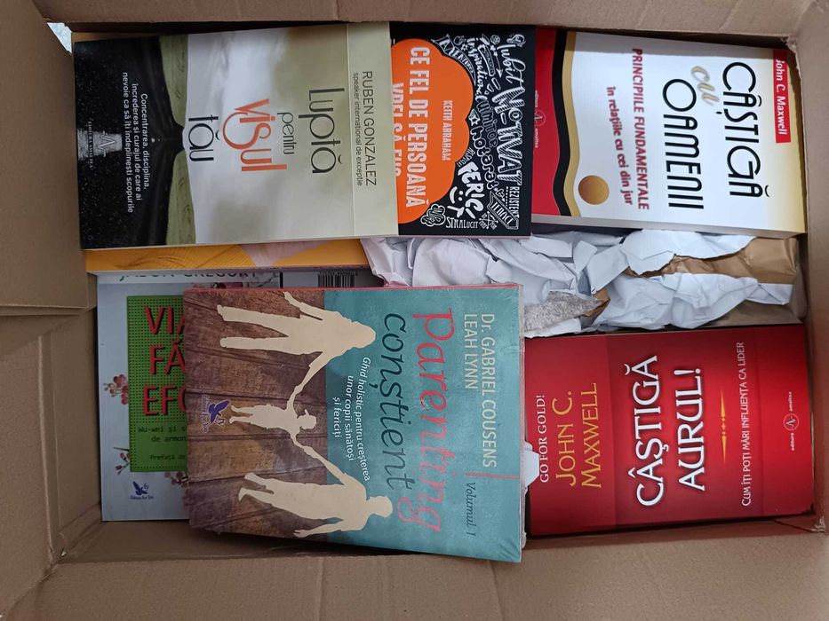 Biblioteca mare - 7 cutii pline de carti + 1 cadou