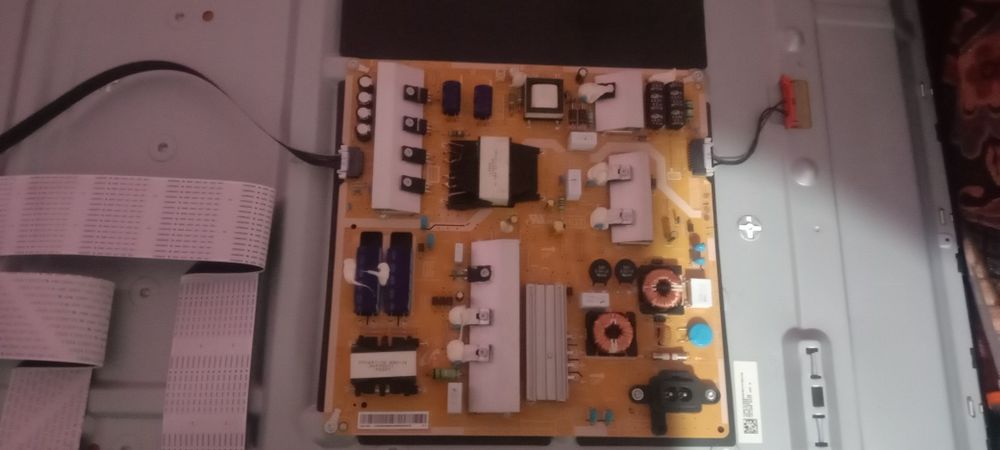 Продаю на запчасти телевизор Samsung 49  изогнутой экраном