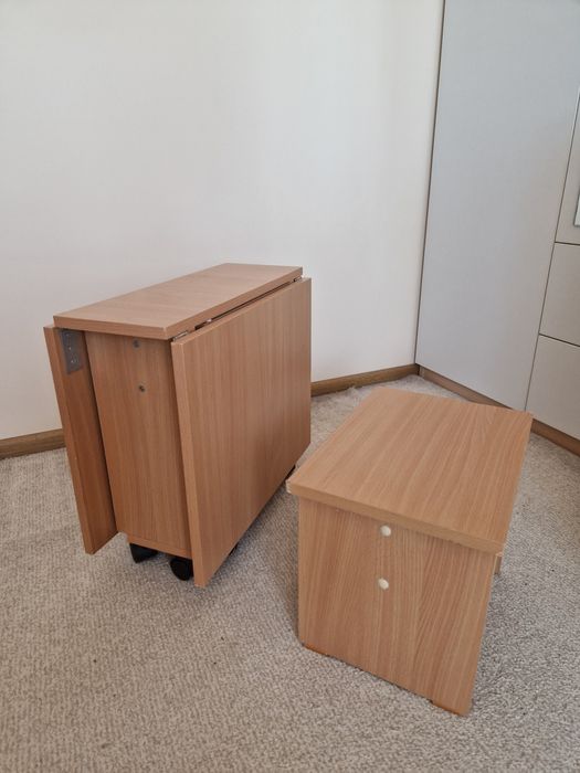 Mobila camera fetița