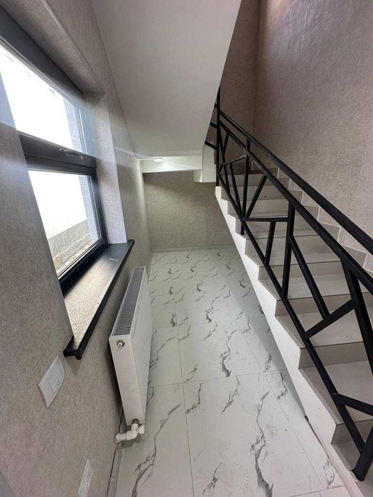 улица Байсунска 3-х комнатная квартира на земле общий двор, двухэтажка