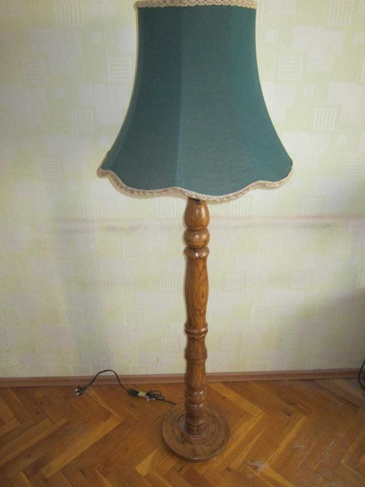 Високи и масивни лампиони