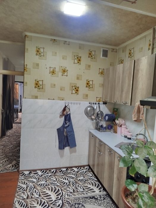 Срочна 3 хонали квартира сотилади 2 етаж кота балкон ремонти яхши