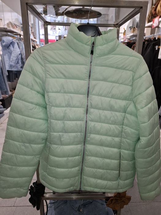 Дамско яке Colours of the word.
Размерът е 42.
Дължина от рамото до до