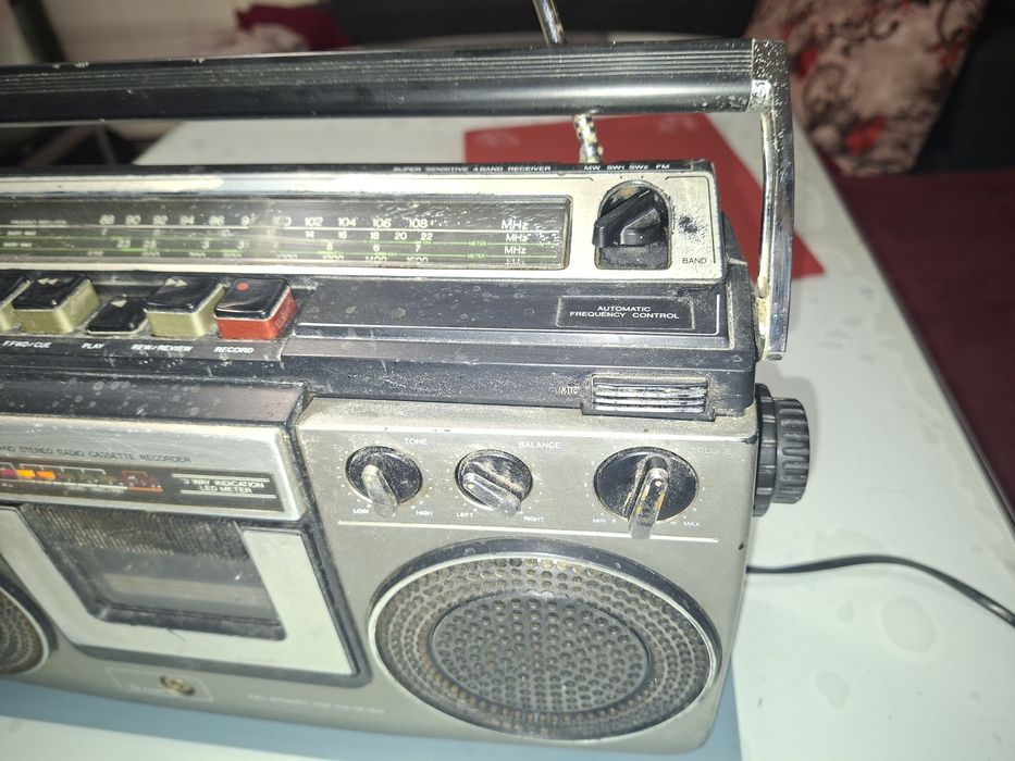 Radiocasetofon japonez Aiwa Stereo 906, funcțional, pt. reparat sau colecție