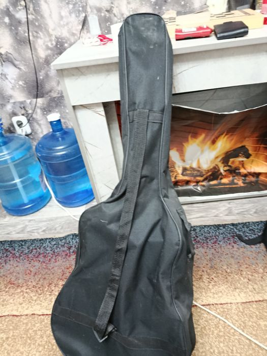 Продам гитару + чехол в подарок