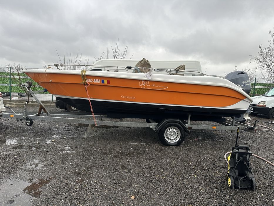 Barca / Salupa Delphin 5.5.An 2020 cu motor Yamaha 80 cp (100 h) + peridoc inmatriculat. Pescuit, agrement, etc