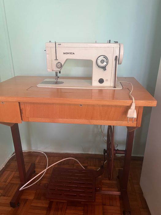 Mașină de cusut Monica
