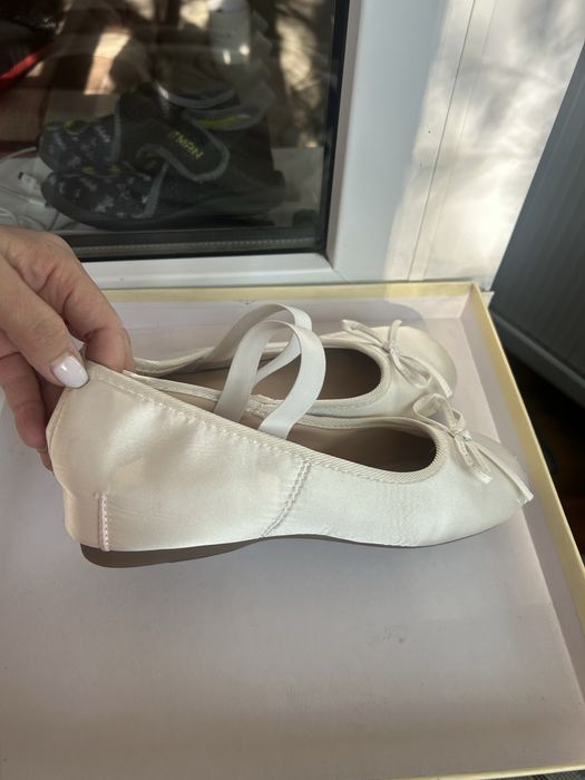 Продам балетки атласные