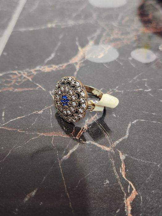 Продам серебряный набор.очень красивый.