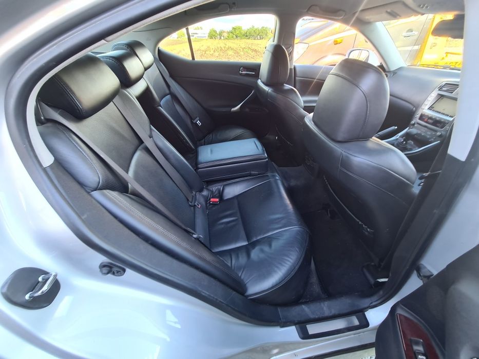 Dezmembrez Lexus is220 din 2010 2.2 diesel 177 cp