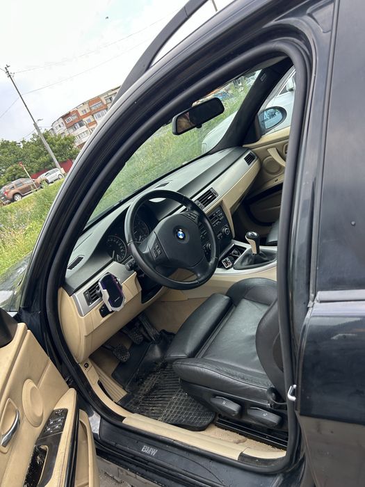 Vând BMW 320 D .