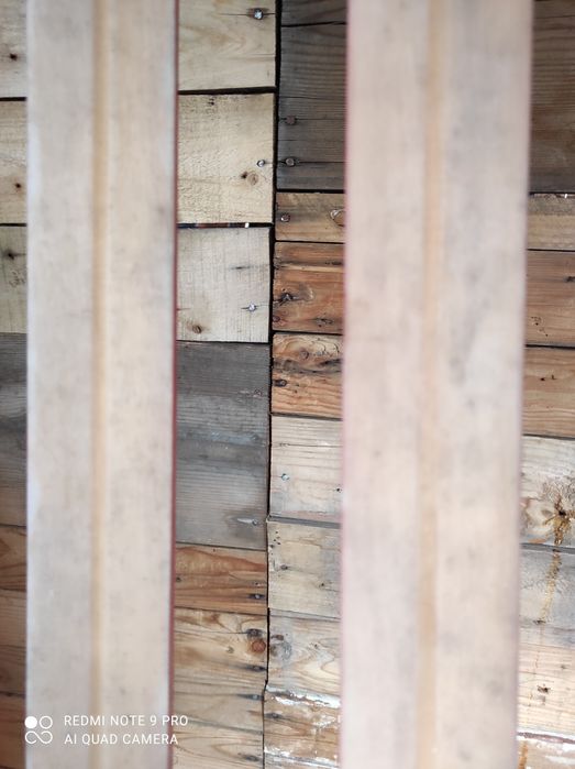 Лыжи пластиковые и крепления.