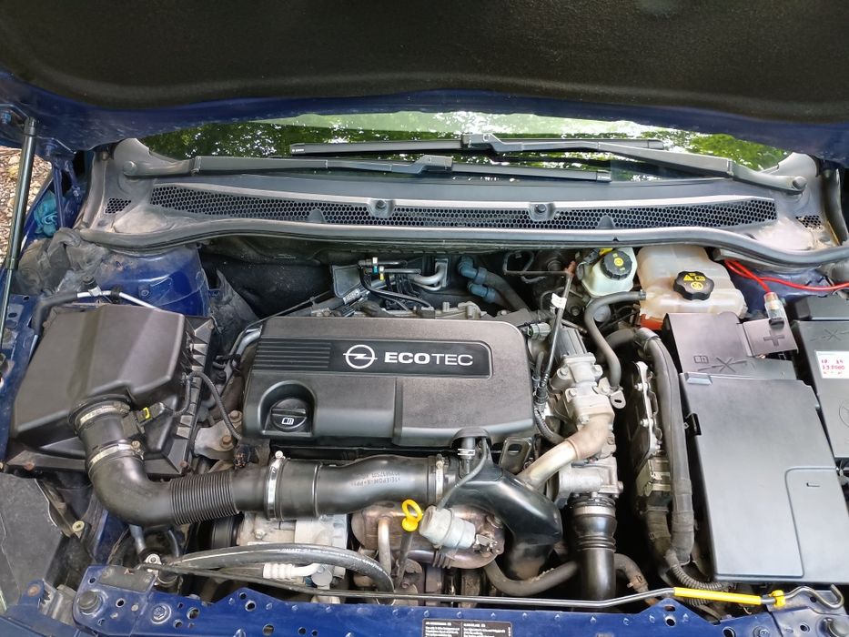 Vand Opel Astra j sport tourer  2011