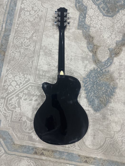 Продам гитару, в очень хорошем состояний