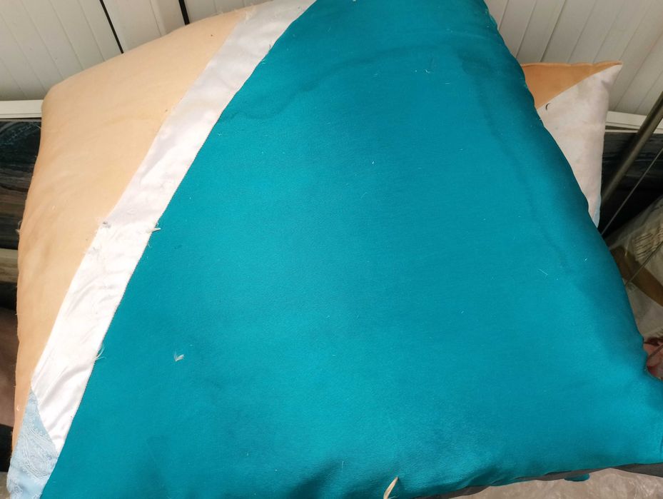 Три Подушки перьевые продам вместе