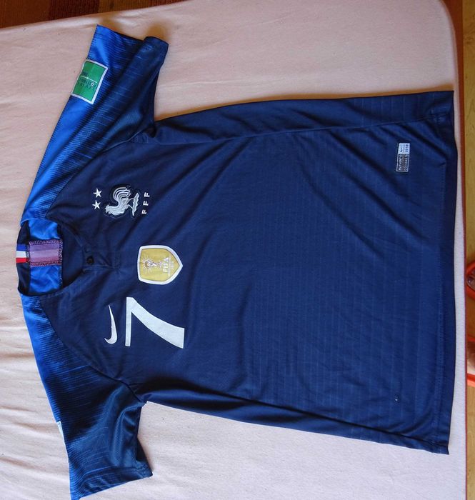 продавам тениска на anotine griezmann,размер м,номер 7